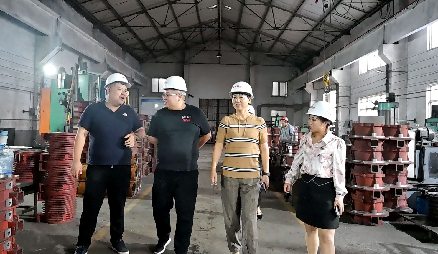 精準服務骨料制砂行業(yè)，河南豫特機械高能效STS水平橢圓振動篩填補行業(yè)空白！